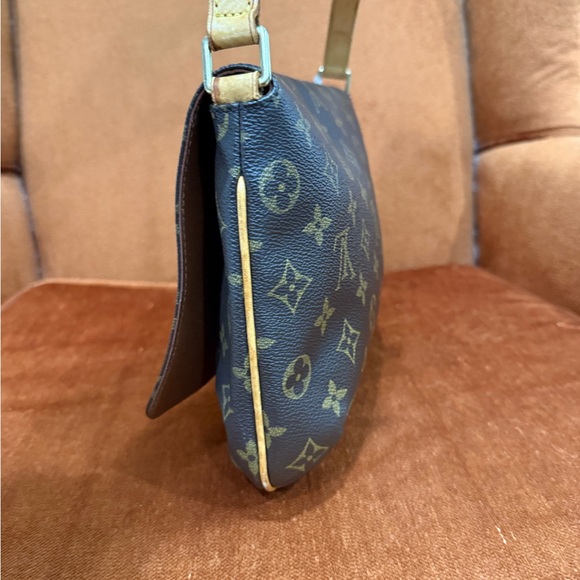 Authentic Louis Vuitton Musette Tango short shoulder Monogram bag. - Picture 3 of 16